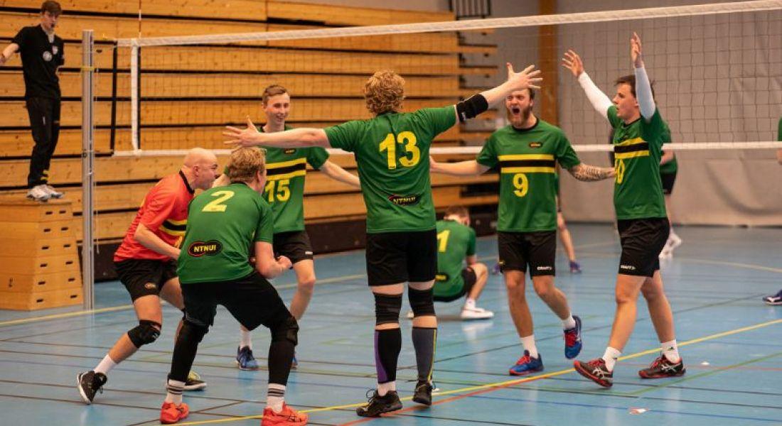 Ballen kan nå berøre taket i alle kamper