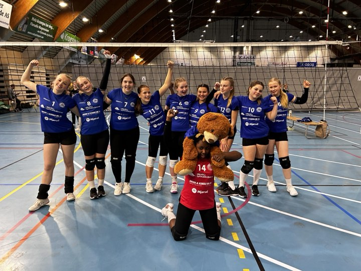 Halden Volleyballklubb jenter JU17 nivå 2 tok en fjerde plass på Gallaturneringen i helgen.