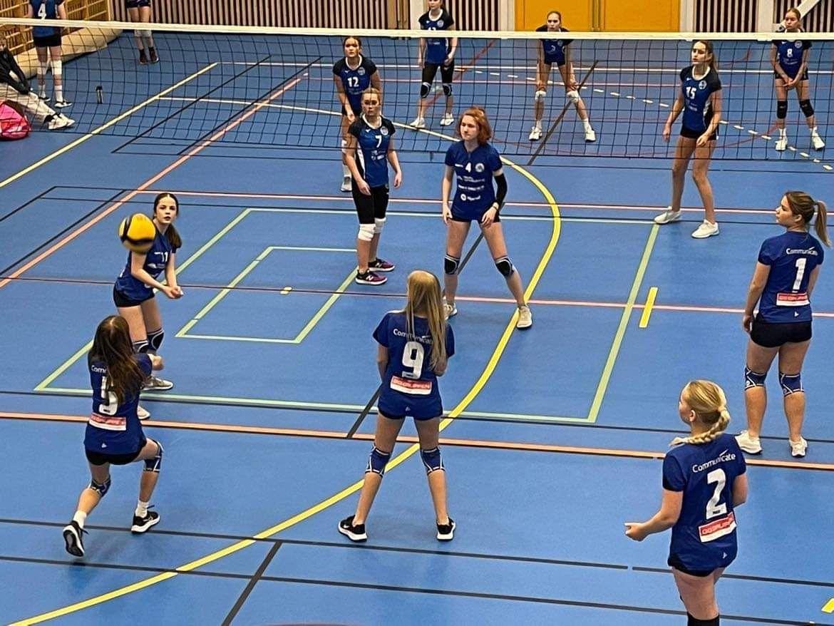 Jenter 15 Halden VBK Hvit spilte 4 jevne kamper